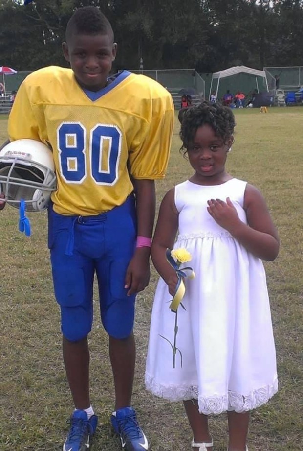 A younger Sai'vion Jones (left) with sister Saniyah. (Courtesy of Sennecca Jones)