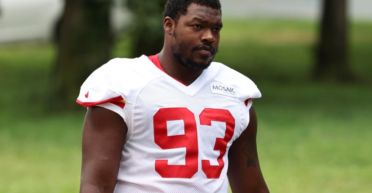 Cardinals sign DT Coziah Izzard
