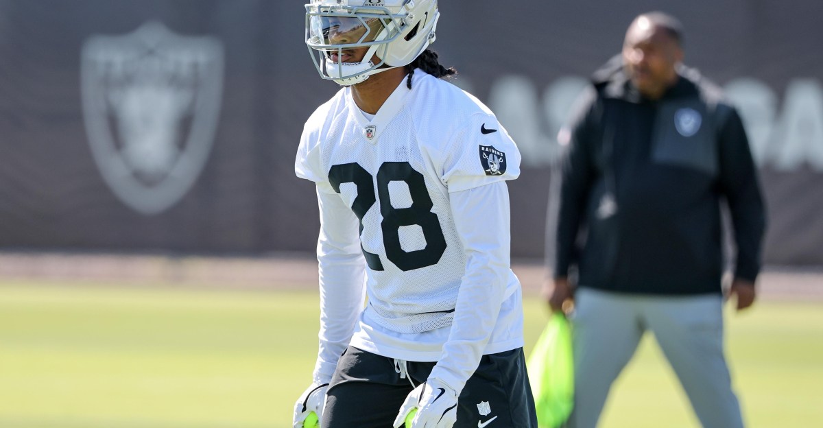 Raiders fans not too worried about unsigned rookies