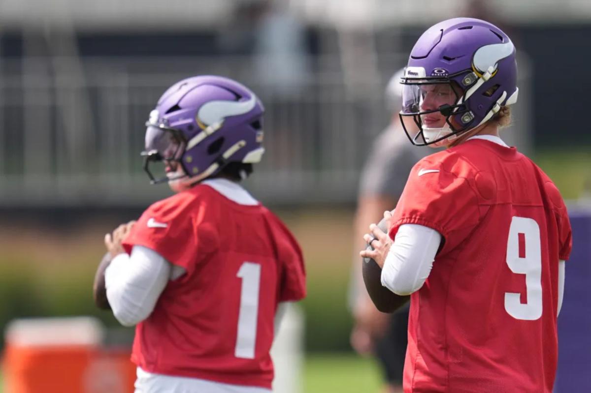 Vikings' quarterback battle off to surprising start