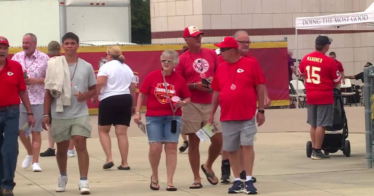 Chiefs fans bring family traditions, optimism for 2026 to training camp