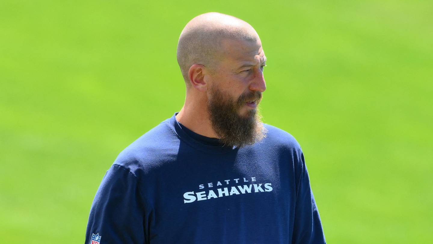 What Makes Seahawks OC Brian Fleury Different From Klint Kubiak