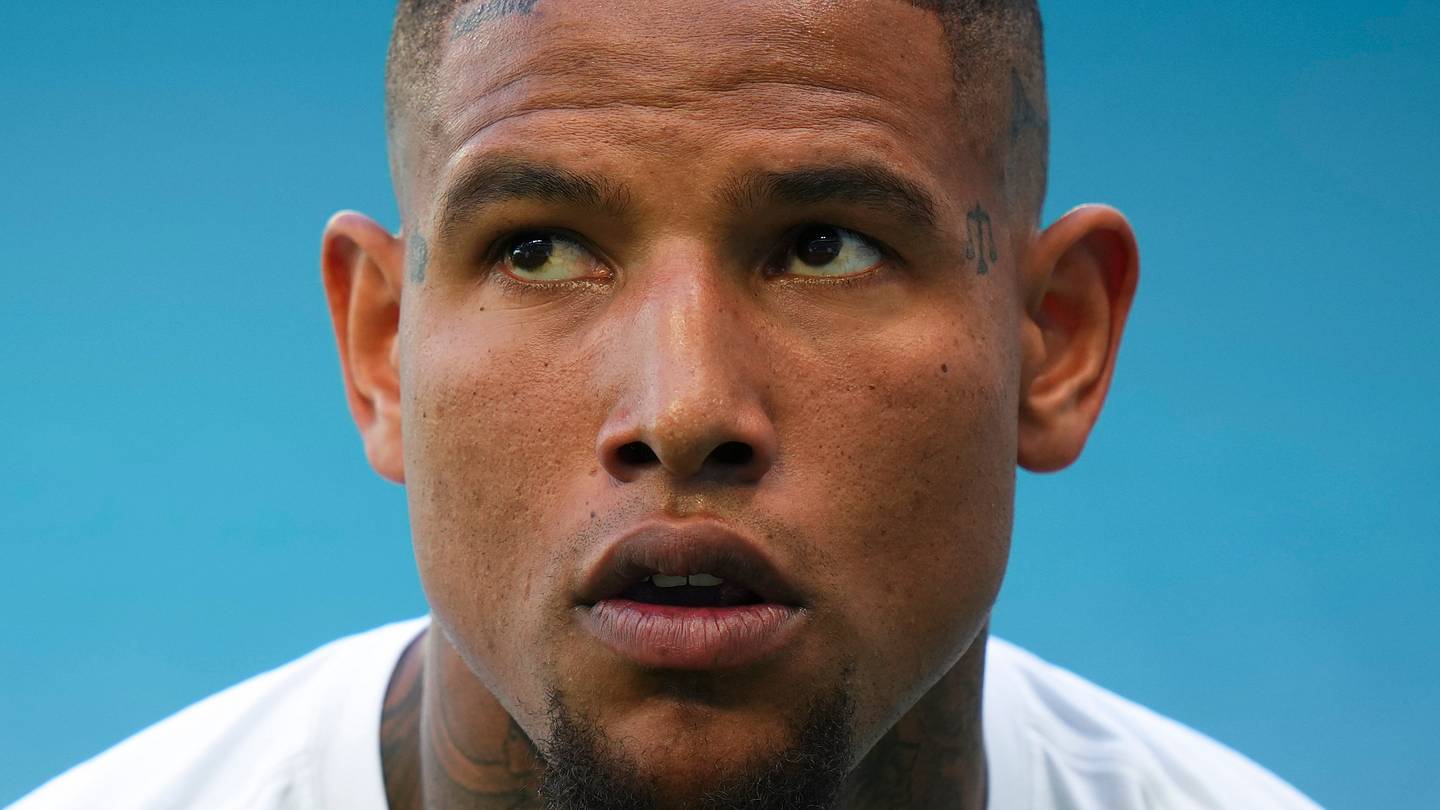 Oct 12, 2025; Miami Gardens, Florida, USA; Miami Dolphins tight end Darren Waller (83) warms up prior to a game against the Los Angeles Chargers at Hard Rock Stadium. Mandatory Credit: Rich Storry-Imagn Images