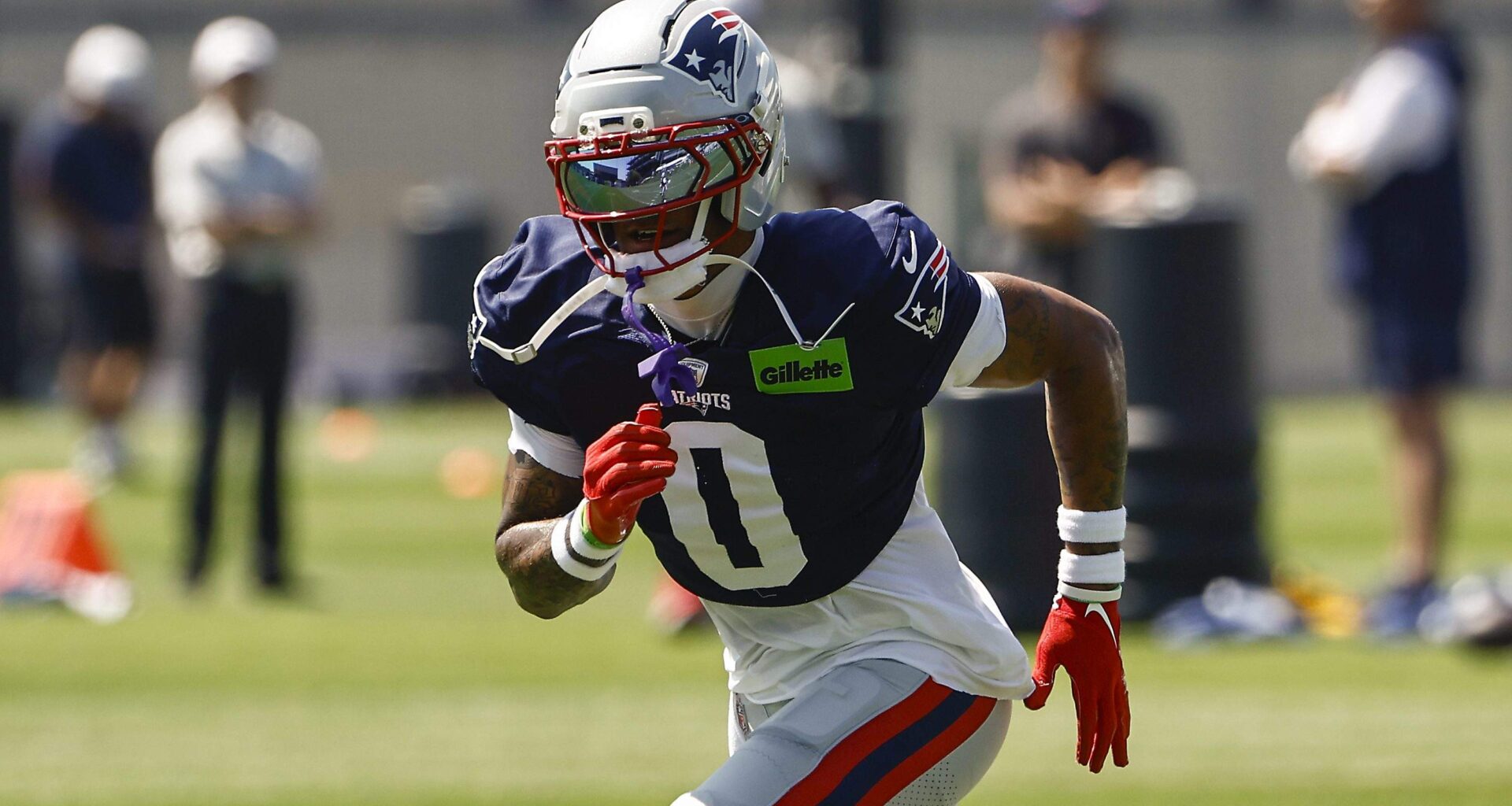 Patriots’ Mike Vrabel Gives Christian Gonzalez Contract Update