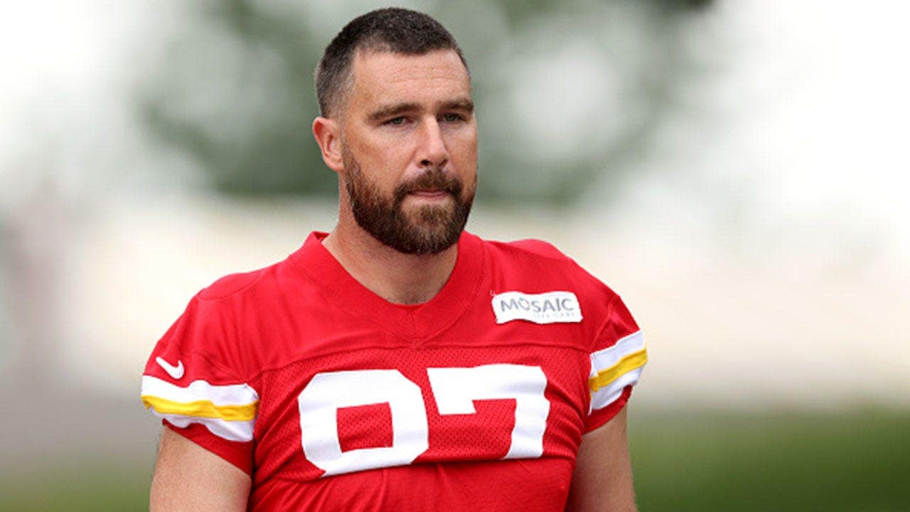 Chiefs coach Andy Reid has a blunt response to everyone freaking out over Travis Kelce's dad bod