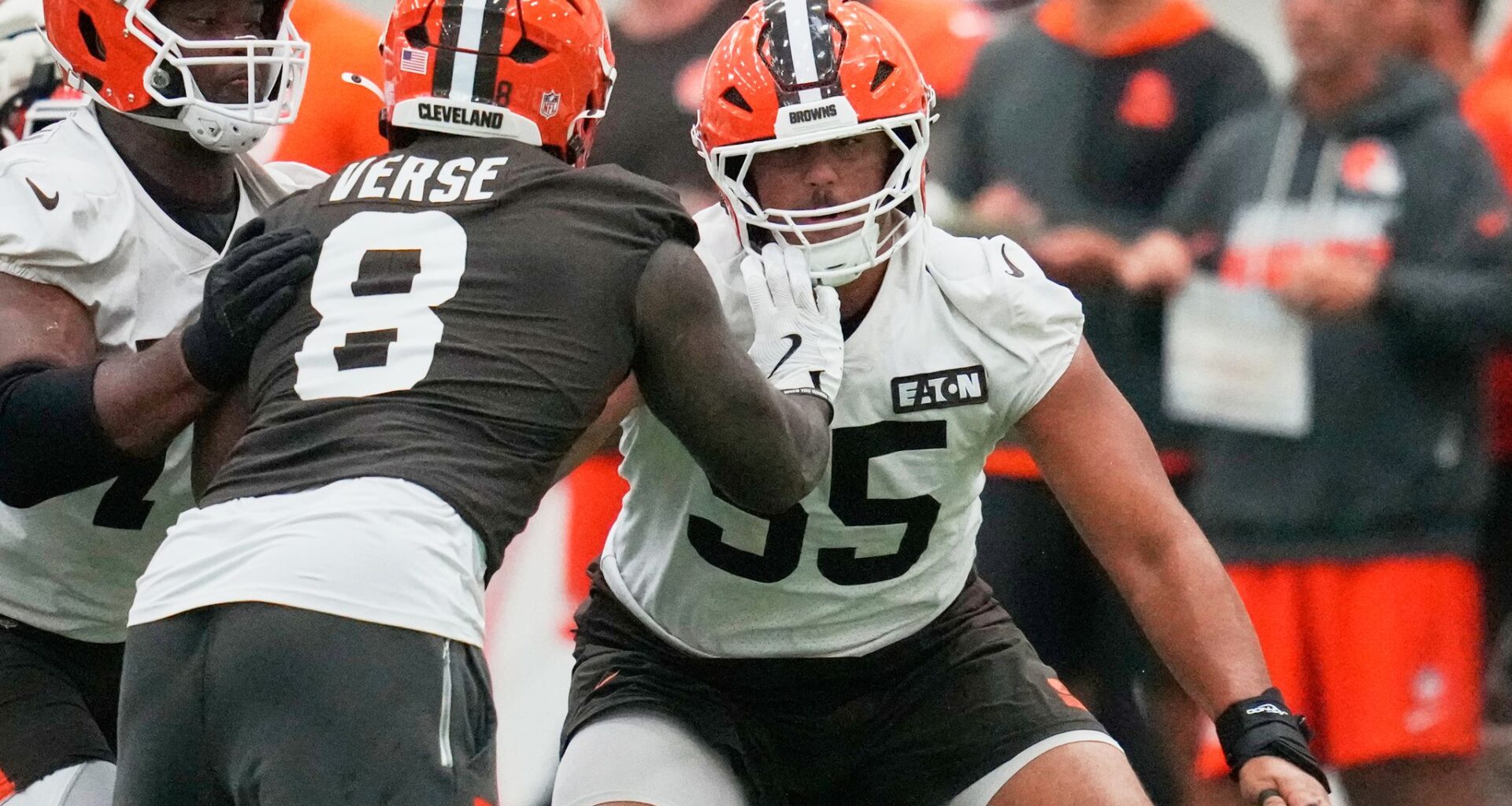 Browns rookie Spencer Fano nails down starting left tackle job after scuffle with Jared Verse