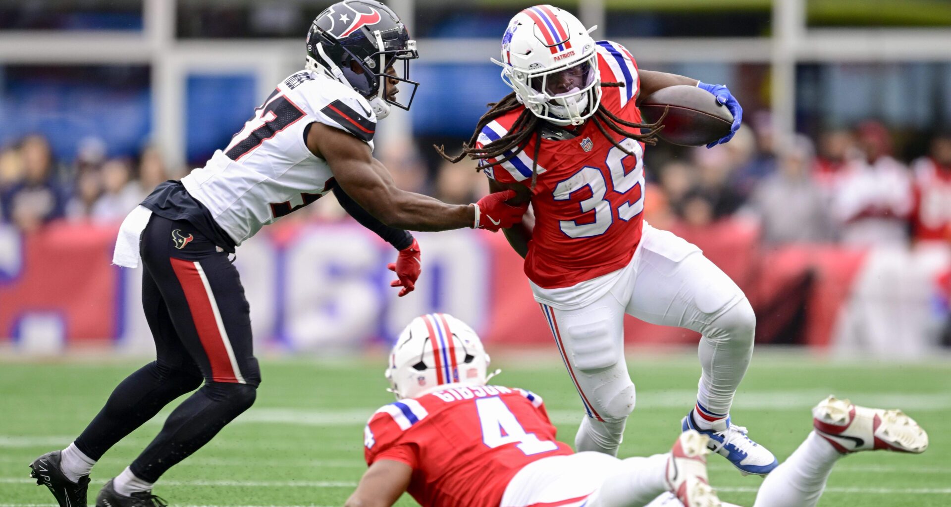 Patriots Reunite With RB on 1-Year Deal Before Colts Game