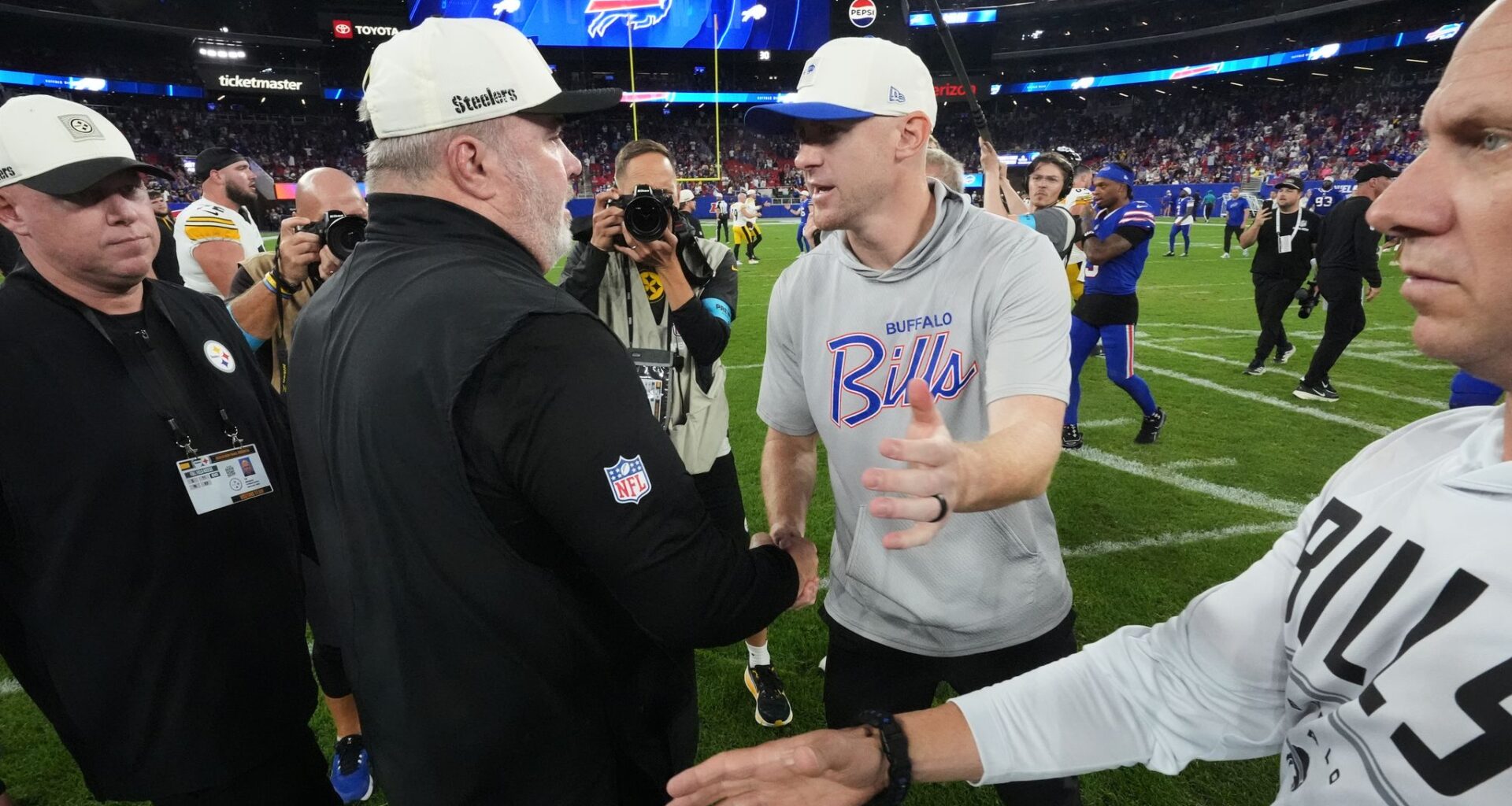 Bills beat Steelers 28-27 on Wheeler’s late TD and Buechele-to-Pettis 2-point try