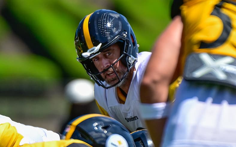 Steelers quarterback Aaron Rodgers