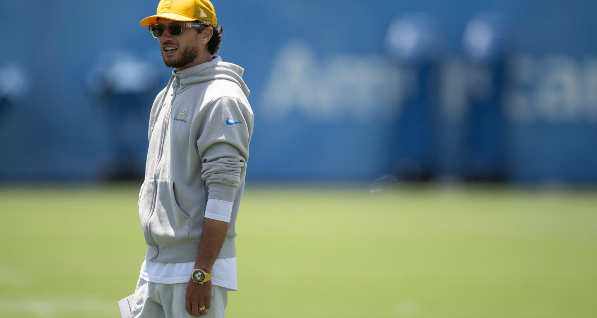 Mike McDaniel’s offense transforms Chargers, Justin Herbert