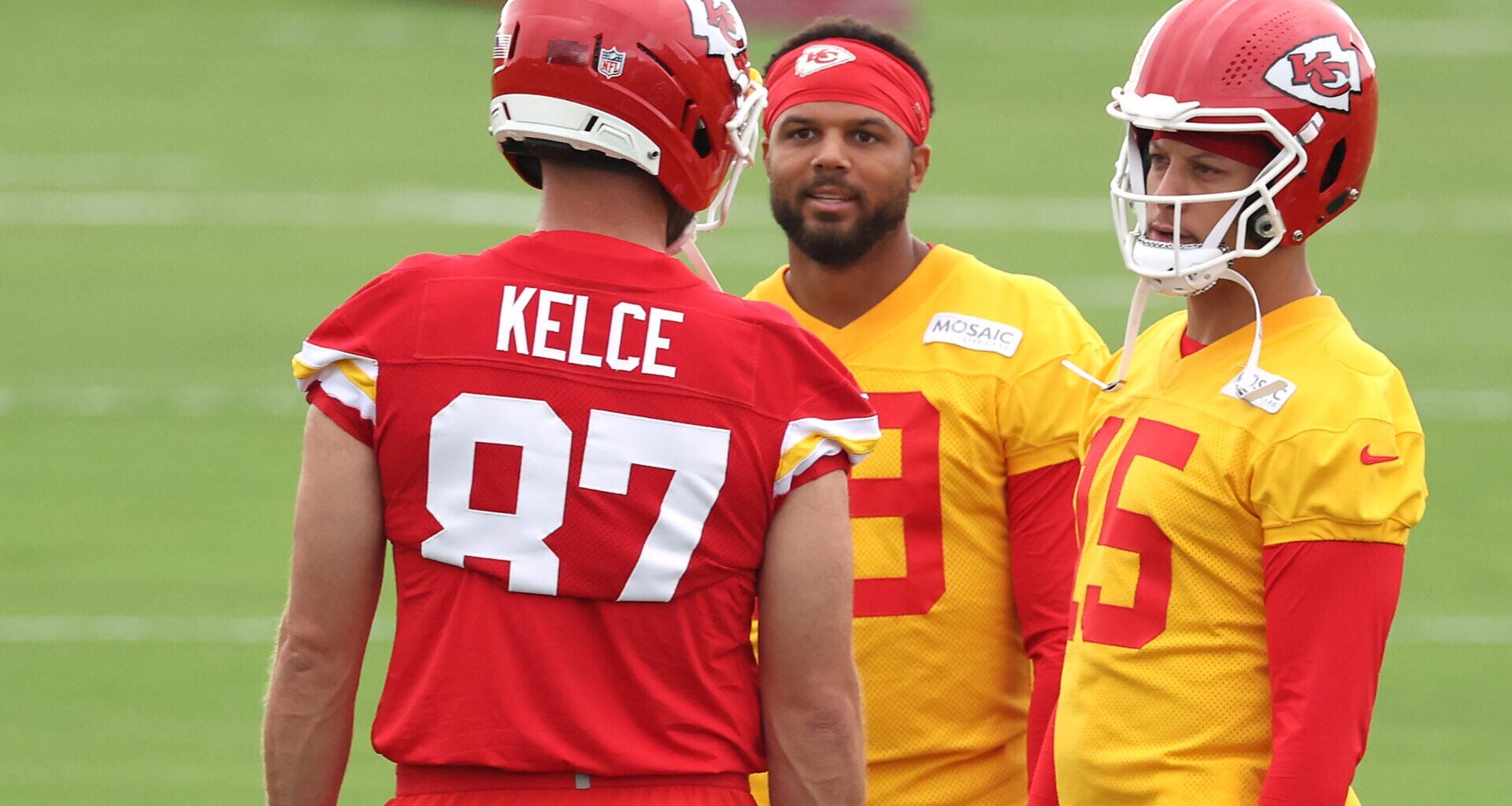 Patrick Mahomes and Travis Kelce leave young Chiefs fans in tears after training camp interaction