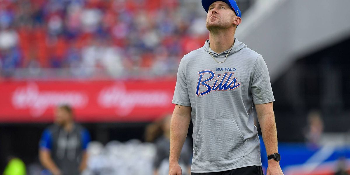 Bills coach Joe Brady enjoys father-son moment before team holds first practice in new stadium