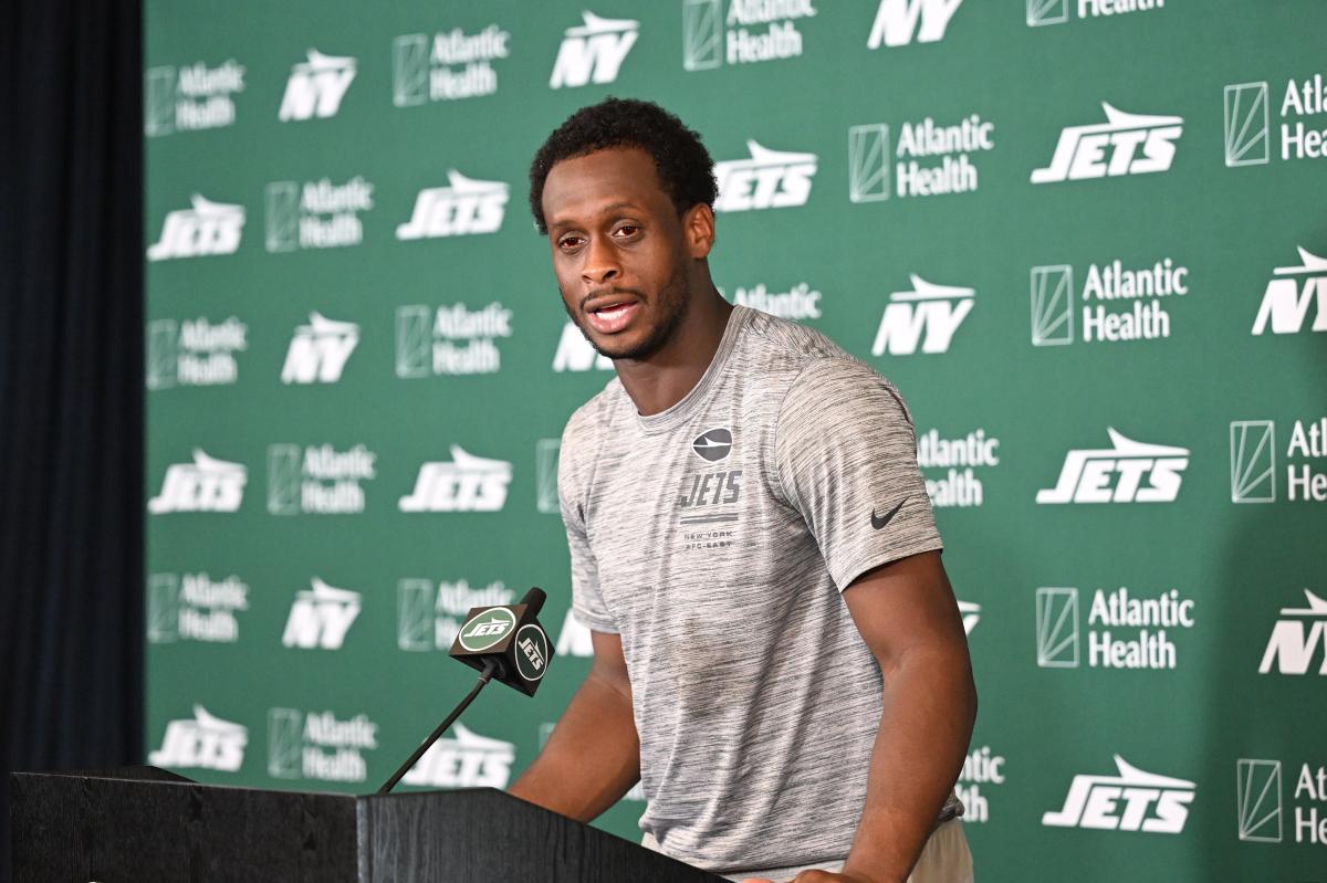 Geno Smith seeing Jets camp through red-tinted contact lenses