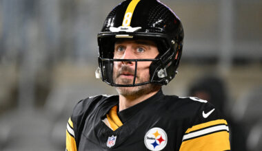 Pittsburgh Steelers quarterback Aaron Rodgers