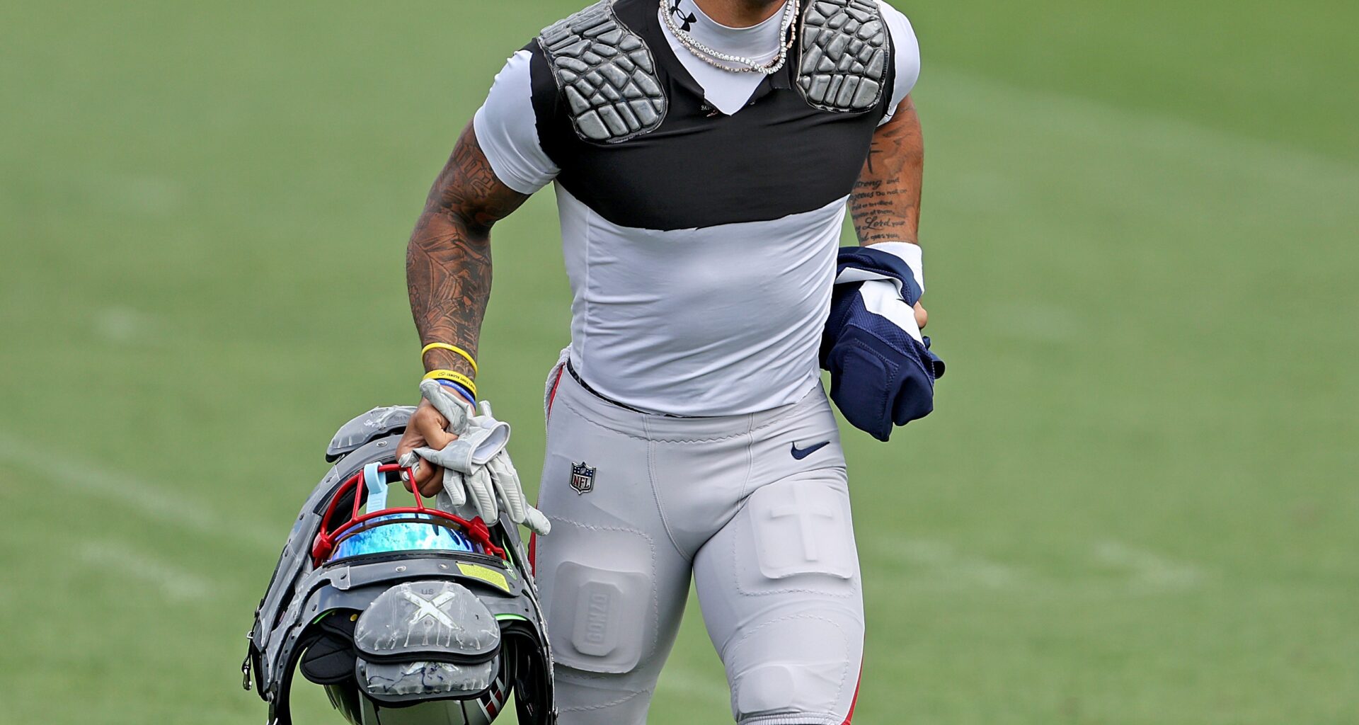 Patriots mailbag: How Pats should handle Christian Gonzalez contract saga