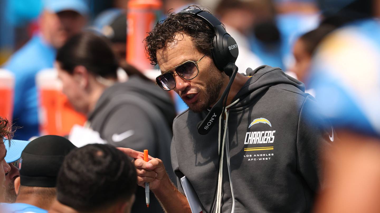 The Biggest Decision Mike McDaniel Got Wrong Against the Raiders and How to Fix it