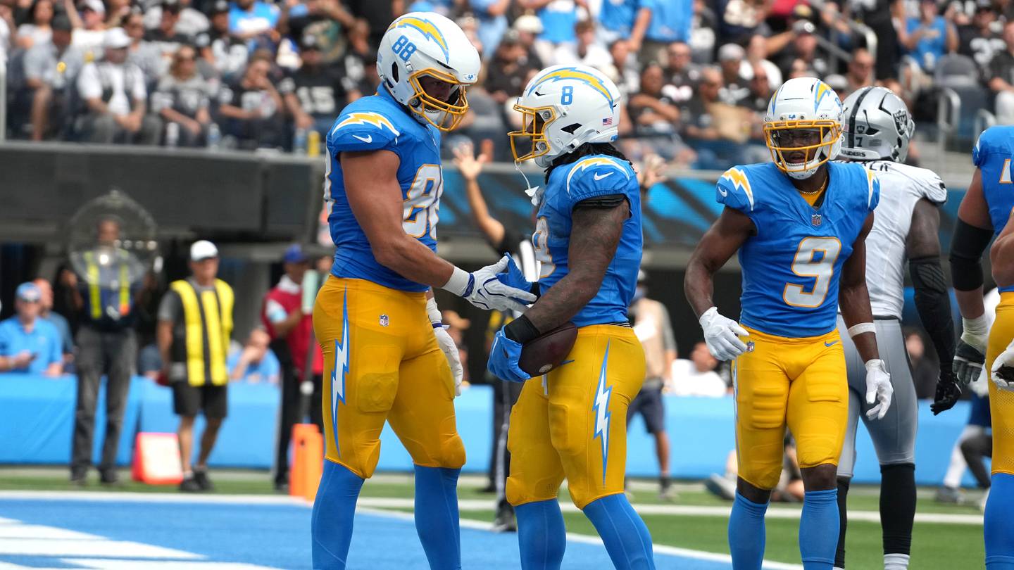 May 11, 2026; El Segundo, CA, USA; Los Angeles Chargers tight end Charlie Kolar (88) during offseason workouts at The Bolt. Mandatory Credit: Kirby Lee-Imagn Images