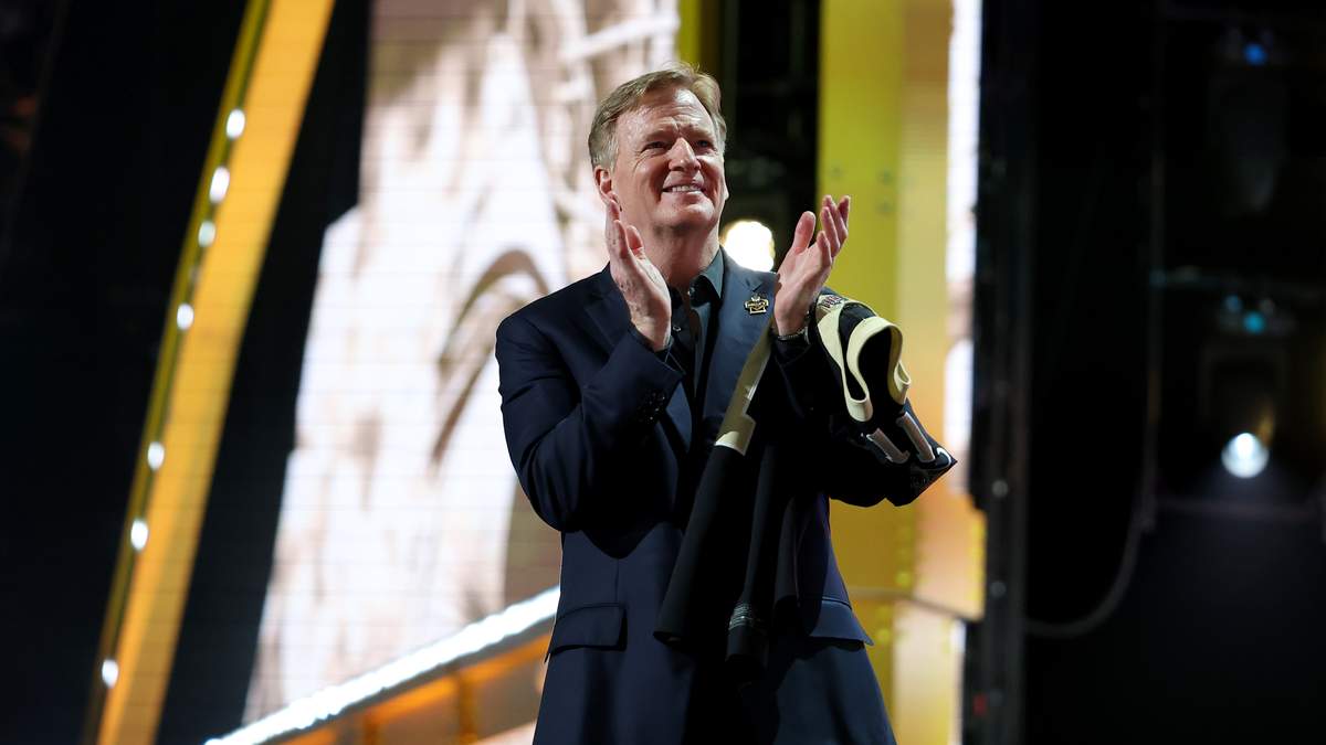 NFL Commissioner Agrees To Four-Year Extension