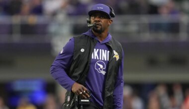 Brian Flores wants the Vikings to remain aggressive on defense