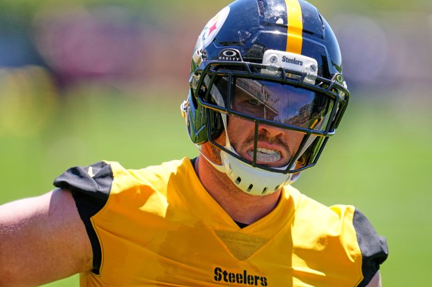 Pittsburgh Steelers linebacker T.J. Watt (90) participates in the team's NFL football practice in Pittsburgh, Wednesday, June 3, 2026. (AP Photo/Gene J. Puskar)