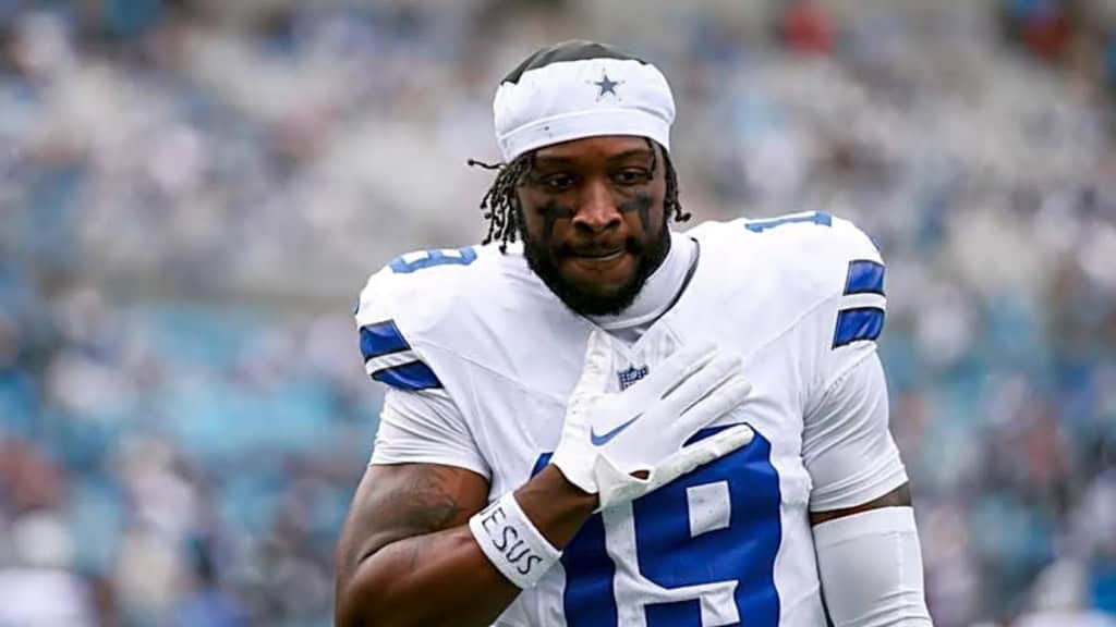 Ryan Flournoy Gave the Cowboys George Pickens Insurance in 27' Close-up of Ryan Flournoy in Dallas Cowboys uniform wearing a white headband before kickoff