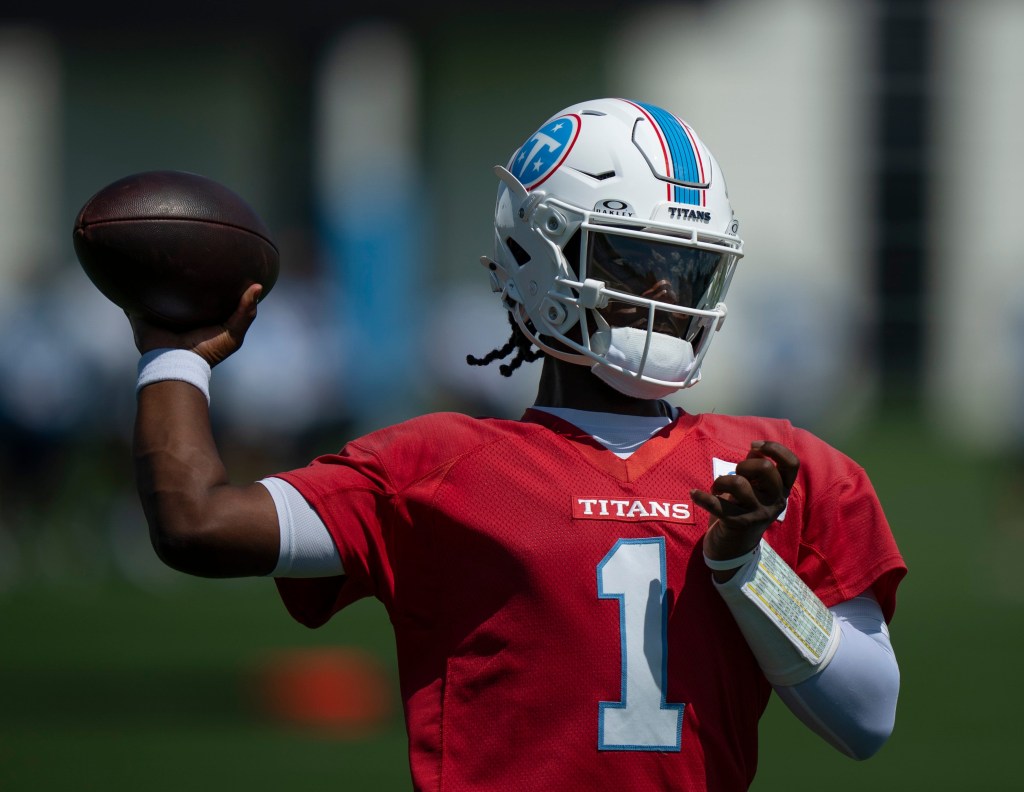 Tennessee Titans quarterback Cam Ward (1) throws at team practice.