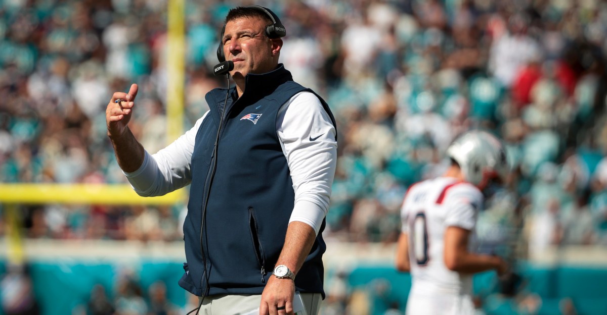 Mike Vrabel wants Drake Maye to ‘relax’ to get back on track