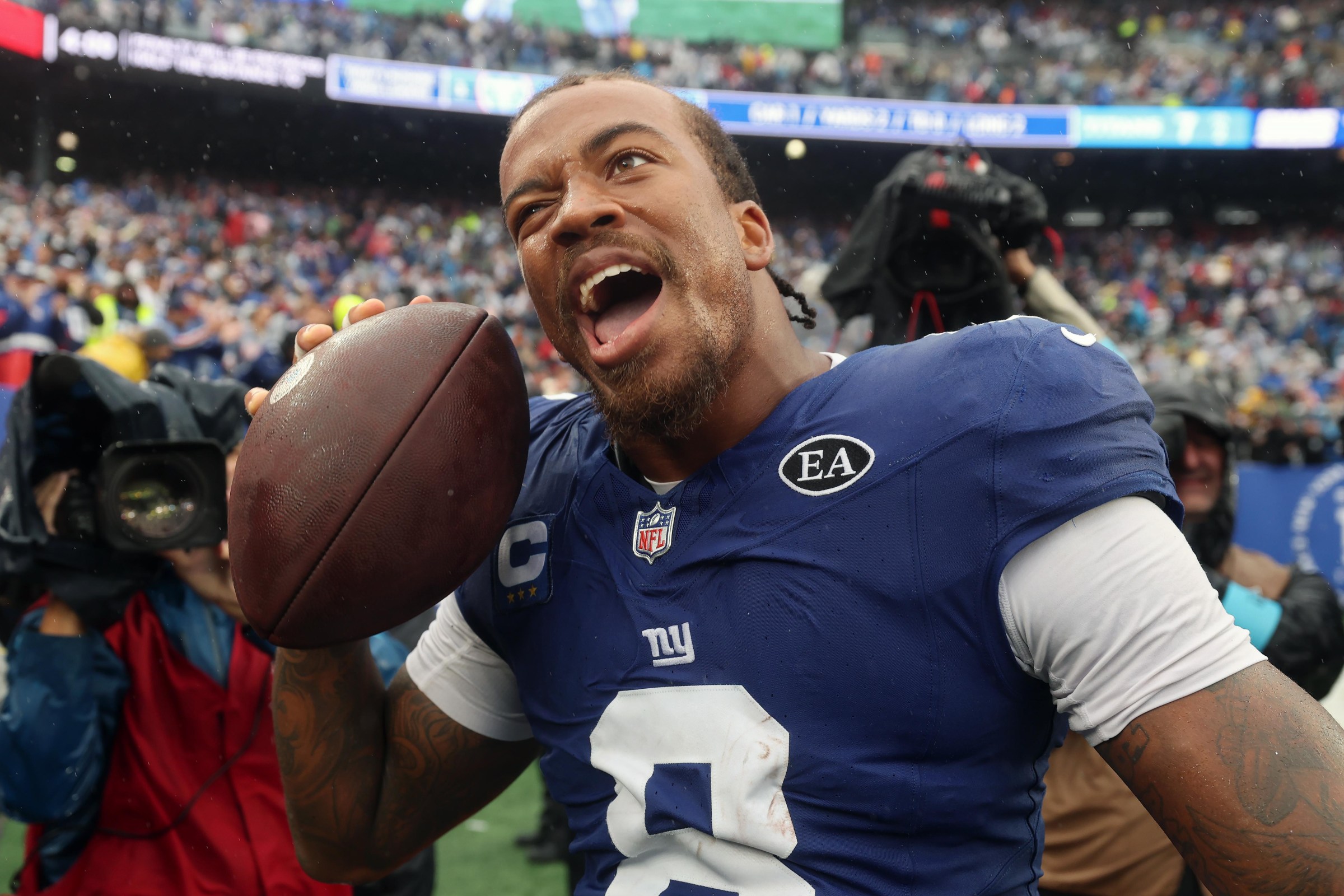 EAST RUTHERFORD, NEW JERSEY - SEPTEMBER 27: Jevon Holland #8 of the New York Giants celebrates an interception against the Tennessee Titans during the fourth quarter at MetLife Stadium on September 27, 2026 in East Rutherford, New Jersey. (Photo by Al Bello/Getty Images)