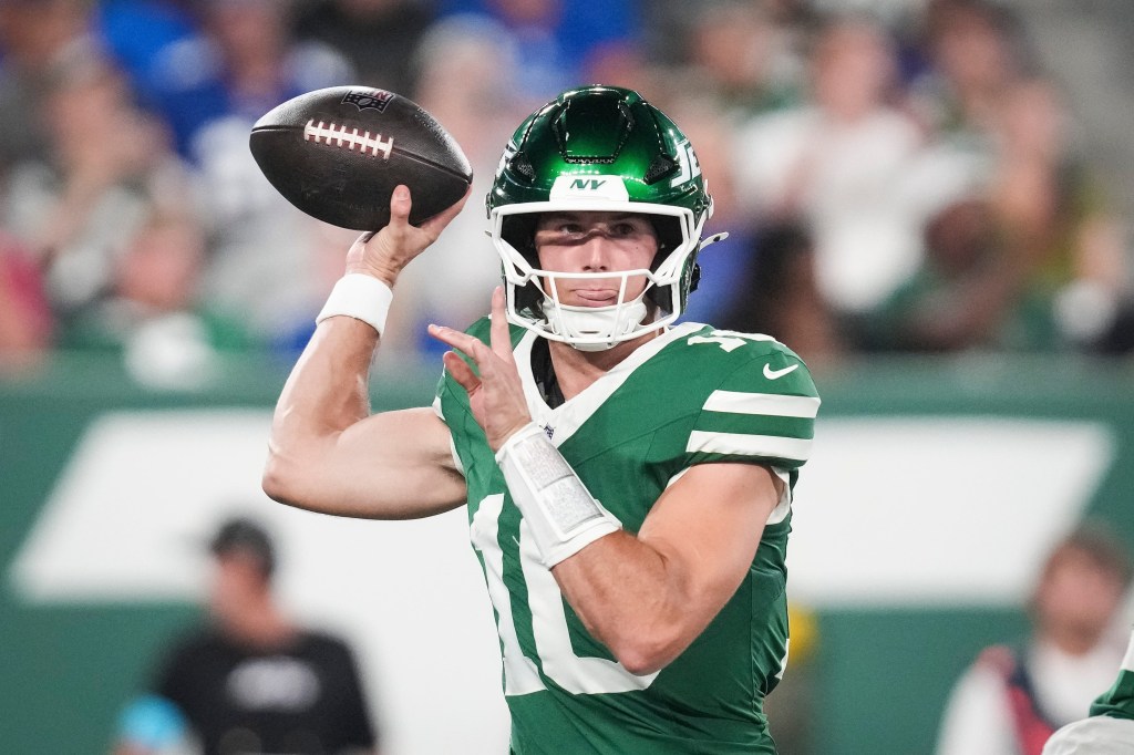 New York Jets quarterback Cade Klubnik (10) looks to throw the ball.