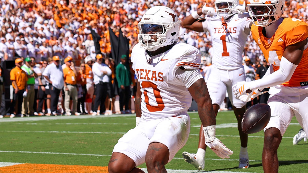 KNOXVILLE, TENNESSEE - SEPTEMBER 26: Raleek Brown #0 of the Texas Longhorns scores a touchdown during a game between the Tennessee Volunteers and the Texas Longhorns at Neyland Stadium on September 26, 2026 in Knoxville, Tennessee. (Photo by Roger Wimmer/ISI Photos/ISI Photos via Getty Images)