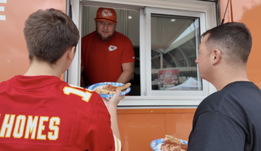 Chiefs All-Pro Creed Humphrey serves pizza to Kansas City-area military families