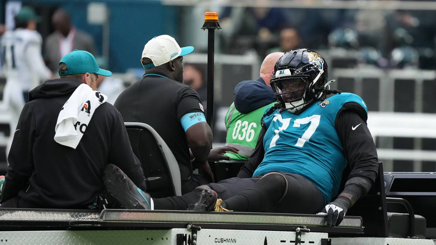 Jacksonville Jaguars offensive line Anton Harrison (77)