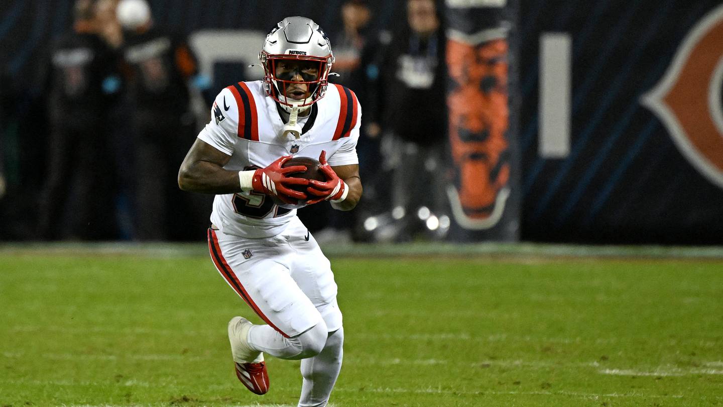 Patriots Week 7 Snap Count Analysis: Why Didn't TreVeyon Henderson Play As Much?