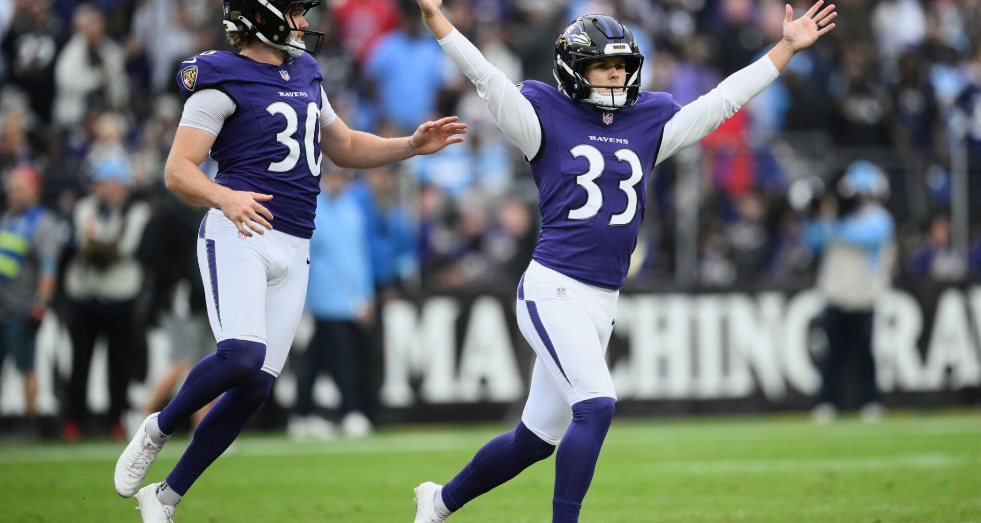 Ravens beat Titans 24-18 but lose Lamar Jackson to ankle injury. Henry scores against his old team