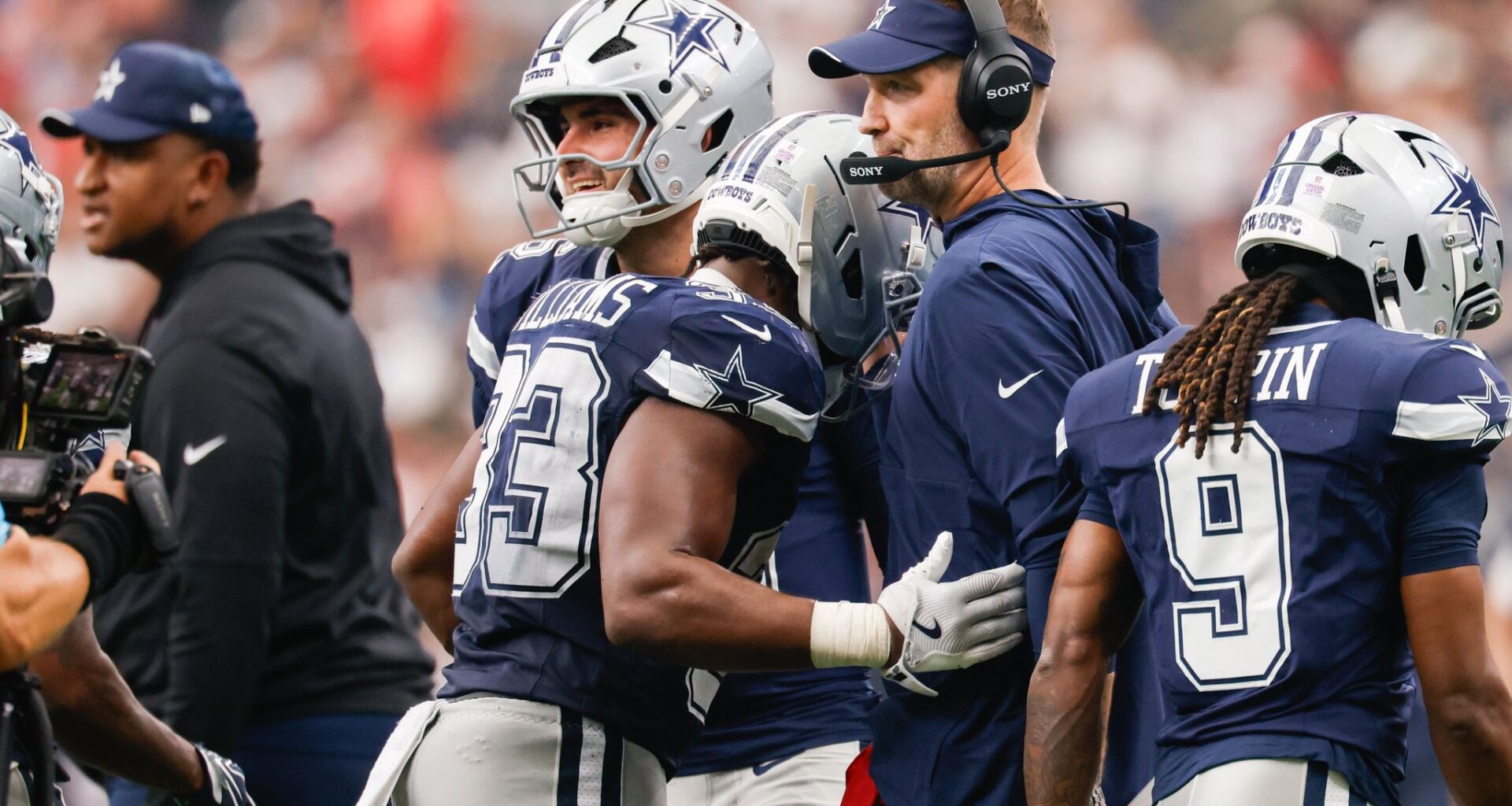 Through four games, the Cowboys are up to the same (concerning) tricks