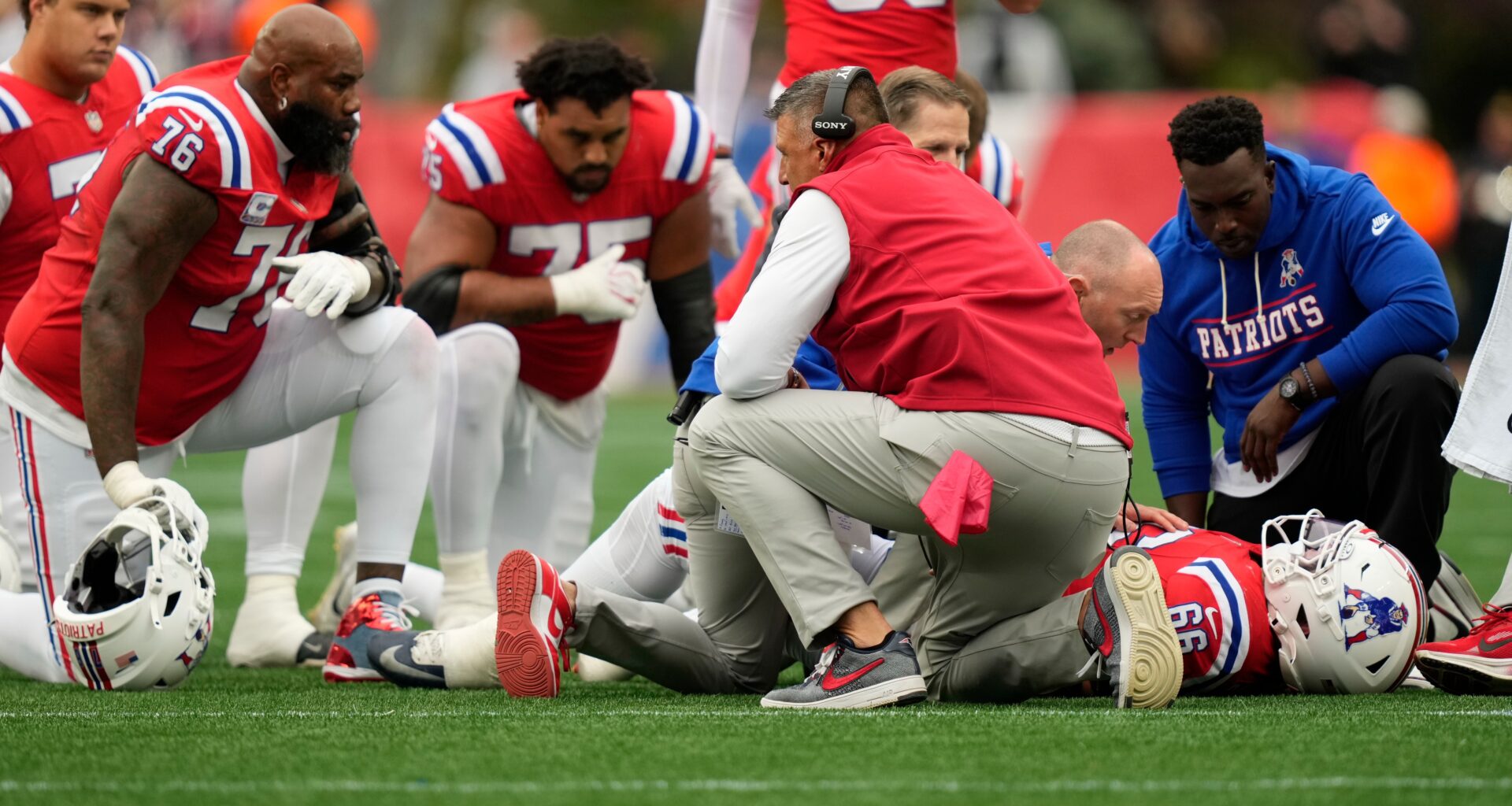 Patriots lose Will Campbell, TreVeyon Henderson to injuries vs. Raiders
