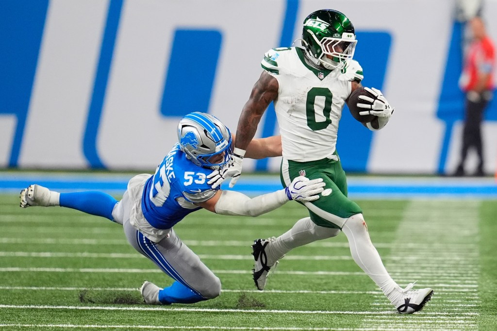 Braelon Allen looks to avoid Trevor Nowaske during the Jets' Week 3 loss to the Lions.