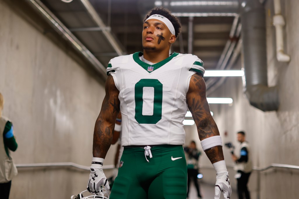Braelon Allen heads to the field before the Jets' Week 3 loss to the Lions.