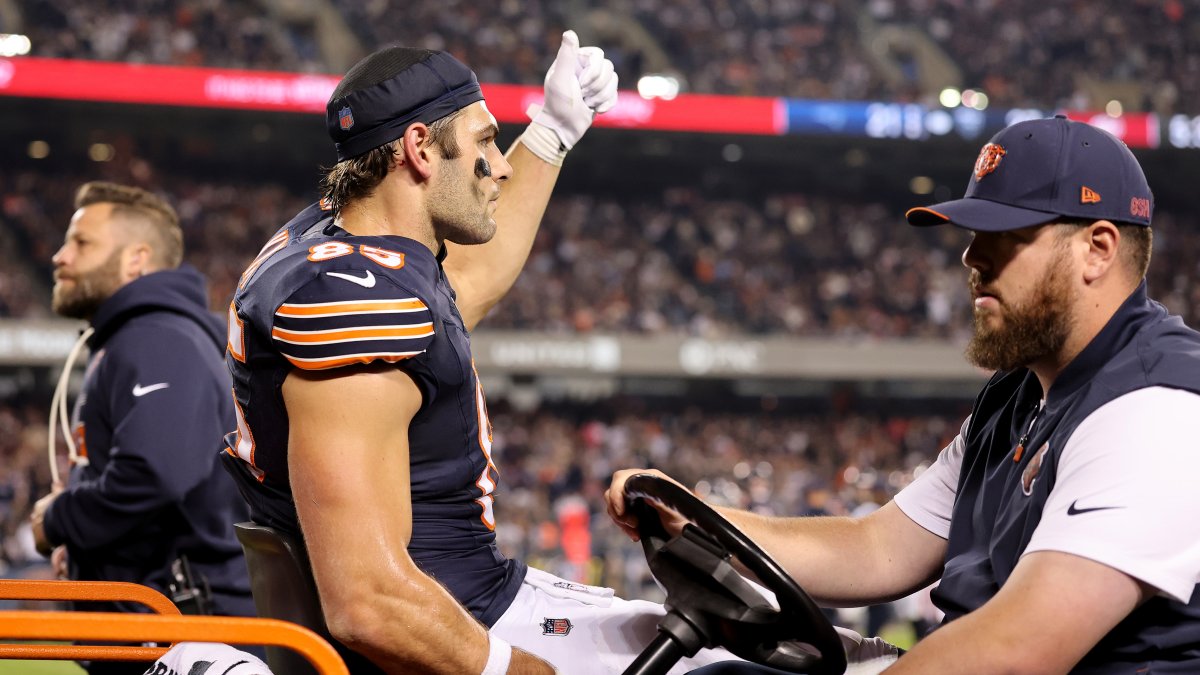 Cole Kmet carted off field in Bears vs. Patriots game – NBC Chicago