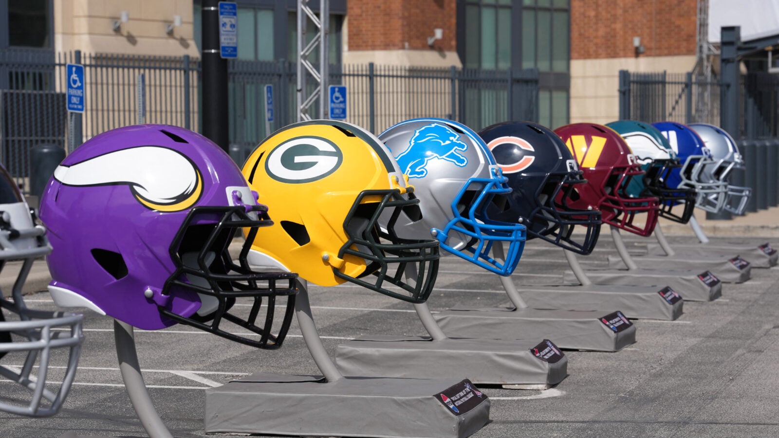 Very Quietly, The Vikings Shifted a Beefier Workload onto Rookie 'Backer