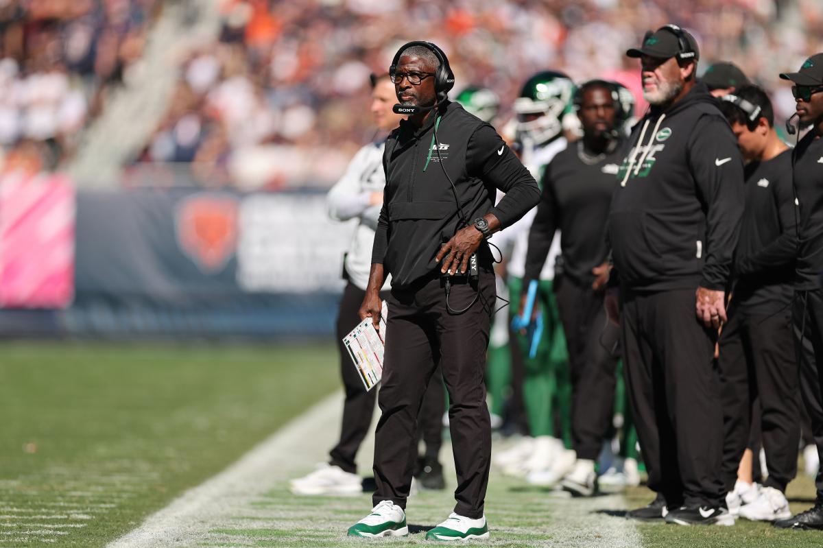 Aaron Glenn finds Jets positives in dismal loss to Bears as season hangs on upcoming stretch