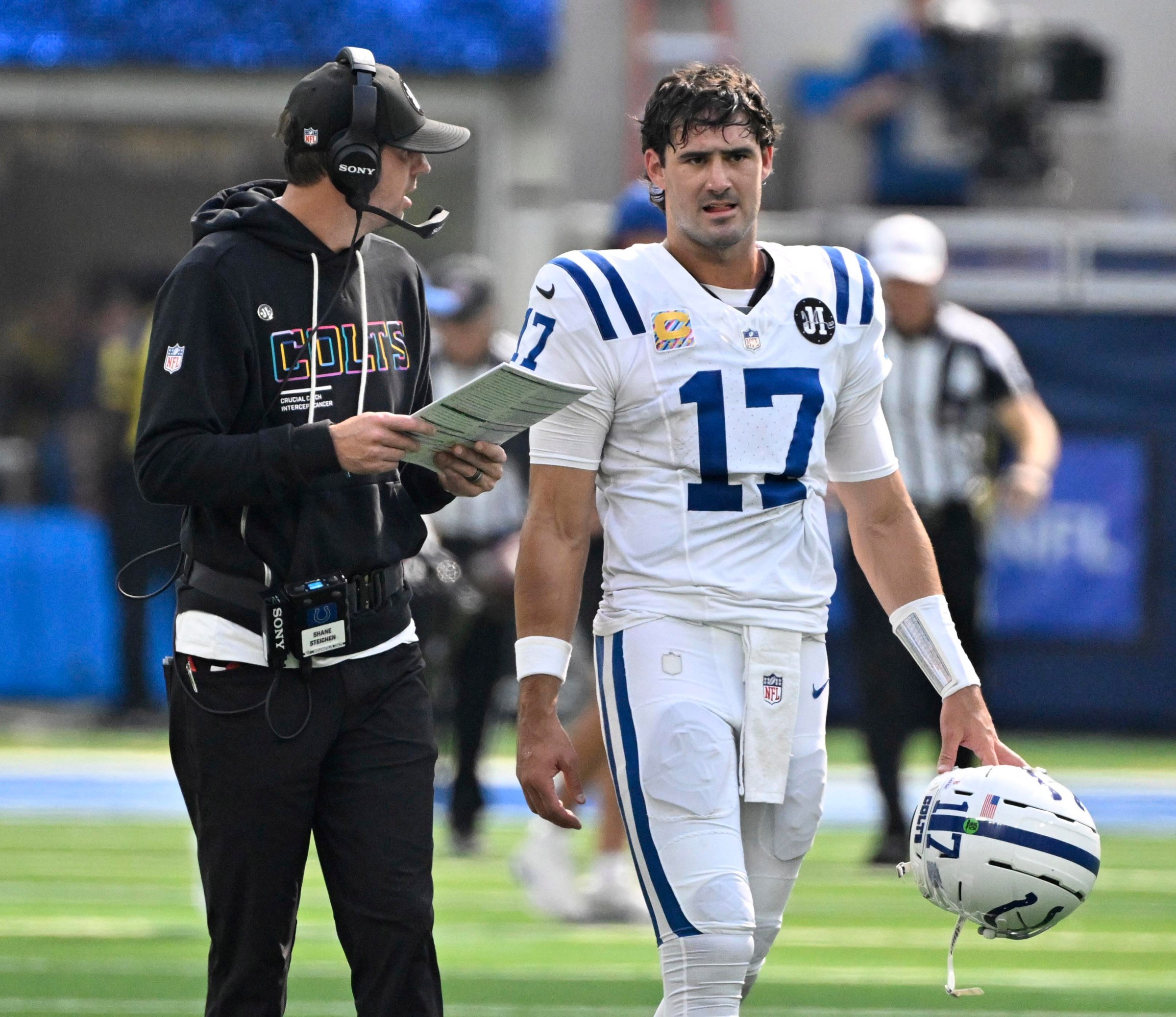 Inglewood, CA - October 19: Quarterback Daniel Jones #17 talks with head coach Shane Steichen of the Indianapolis Colts during a time out against the Los Angeles Chargersin the first half of a NFL football game at SoFi Stadium in Inglewood on Sunday, October 19, 2025. (Photo by Keith Birmingham/MediaNews Group/Pasadena Star-News via Getty Images)