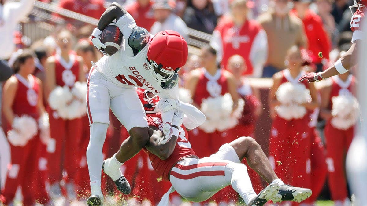 Jahsiear Rogers and Reggie Powers III play during the Oklahoma Sooners Spring Game.