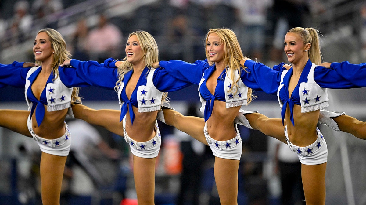 Cowboys cheerleaders in a preseason game