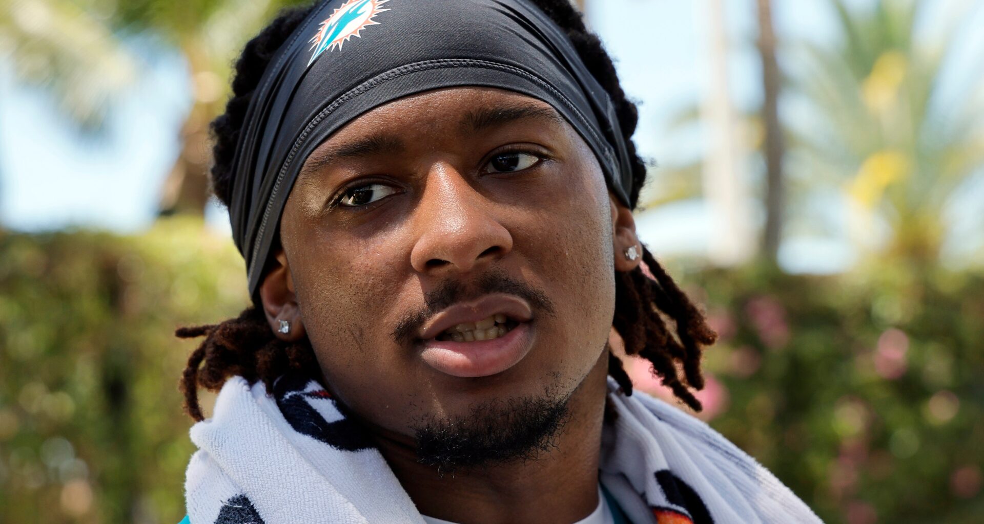 Dolphins activate Kyle Louis off injured reserve