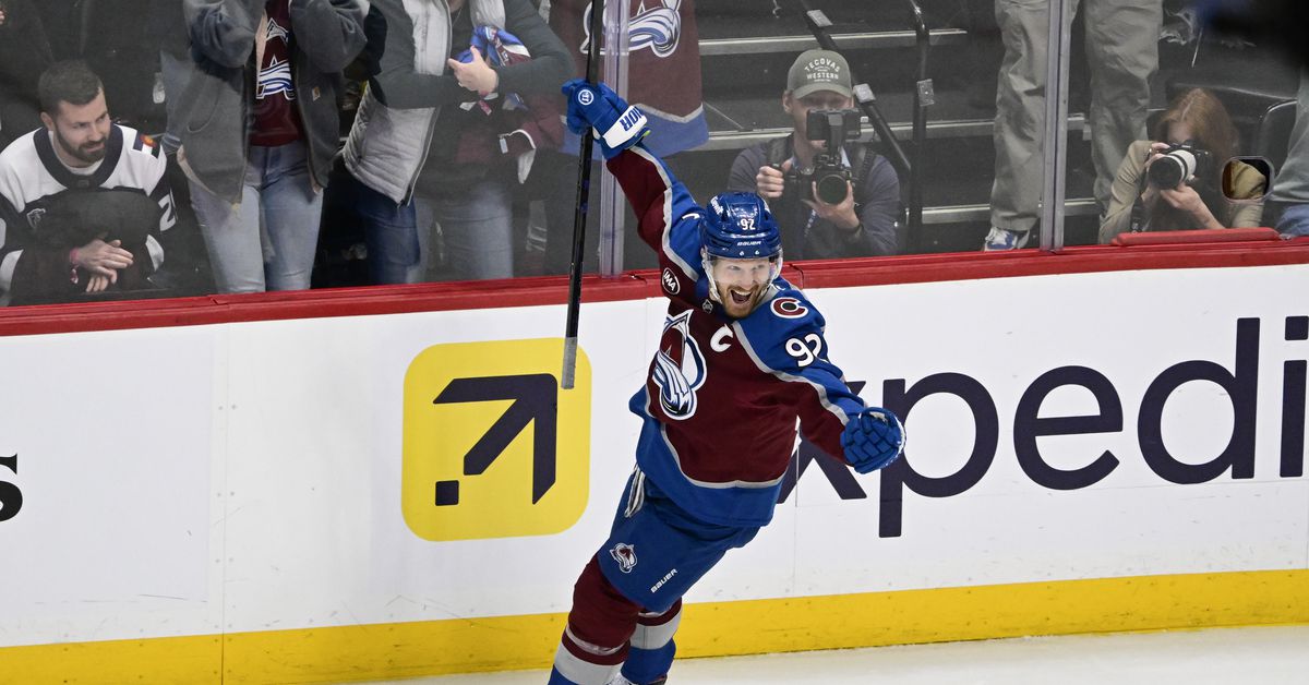 Landeskog scores & Avalanche pulverize the Stars to even the series