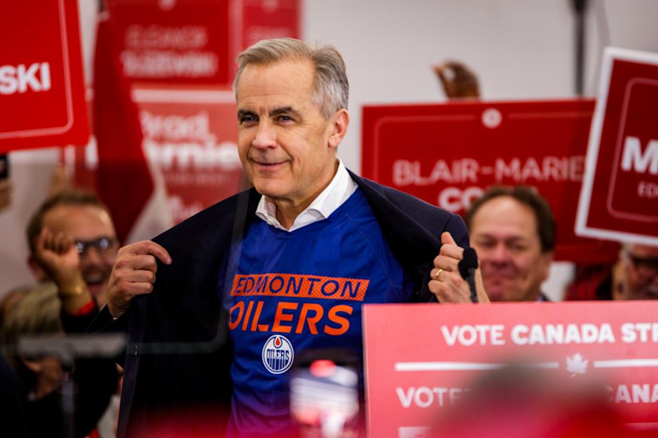 EDMONTON, ALBERTA, CANADA - 2025/04/27: Leader of the Liberal Party of Canada, Mark Carney, shows his support of the Edmonton Oilers as he addresses supporters and the media in Edmonton as the campaign ends ahead of the Federal Election. Over 5,000 supporters and a number of Liberal MPs from across Edmonton attended the event. (Photo by Ron Palmer/SOPA Images/LightRocket via Getty Images)