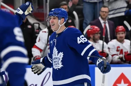 Alex Steeves was recalled by the Leafs Tuesday