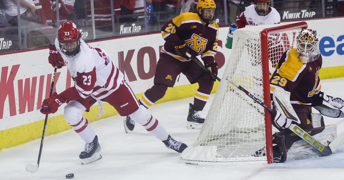 Wisconsin men's hockey forward heads to transfer portal