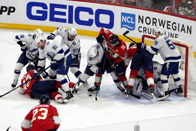 NHL playoffs: Panthers score twice in 11 seconds to beat Lightning, take 3-1 series lead | NanaimoNewsNOW